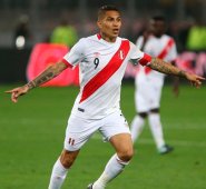 Paolo Guerrero volverá a las canchas de fútbol a jugar el 4 de mayo. Archivo