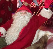 Papá Noel distribuyó 7.200 millones de regalos, según el contador del organismo militar. AFP