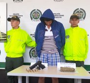 En el procedimiento policial fue encontrada una pistola marca Prieto Beretta, calibre 9 milímetros con doce cartuchos. Cortesía