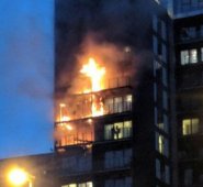 También se informó de que una persona ha sido trasladada a un hospital para ser atendida por inhalación de humo. telemetro.com