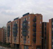 El Ministerio de Vivienda y los bancos que ofrecen este portafolio llegaron a un acuerdo para bajar la tasa de interés a 7% a quienes compren vivienda nueva. Colprensa