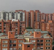 Si bien la vivienda es uno de los segmentos más relacionados con la finca raíz, también existen tipos de inversión en ‘segmentos corporativos’ como oficinas, locales comerciales y bodegas. Colprensa