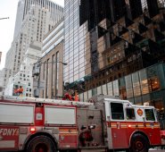 El fuego comenzó en el sistema de ventilación y calefacción del edificio y y fue controlado cerca de una hora y media después. AFP