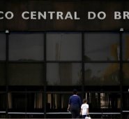 El Banco Central brasileño es quien recibe el valor por las exportaciones que Brasil realiza al país vecino y luego lo repasa a los bancos que financian los embarques. Colprensa
