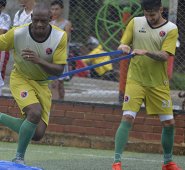 Erik Moreno (Izq.) y Jonathan Agudelo se alistan para una larga temporada en la que buscarán crear una sociedad letal en el ataque rojinegro. Edisson Figueroa