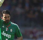 Buffon ha jugado 629 partidos de Serie A repartidos entre el Parma y la Juventus, y le quedan 17 por disputar esta temporada. AFP