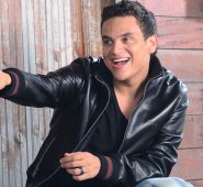 Silvestre Dangond recibió un disco de platino de manos del presidente de Sony Music Latin, Nir Seroussi, por su éxito con Nicky Jam ‘Cásate conmigo’. Internet