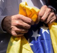 "Aquí no puede haber una explotación laboral", sentenció la ministra Holguín sobre las condiciones de trabajo de venezolanos. Archivo