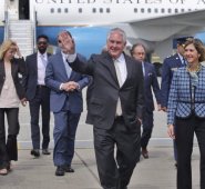 Tillerson fue recibido por la viceministra de Relaciones Exteriores, Patti Londoño Jaramillo, el embajador de Colombia en EEUU, Camilo Reyes, y el de su país en Bogotá, Kevin Whitaker. Tomada de Twitter