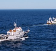 La búsqueda del submarino en el Atlántico, hasta ahora infructuosa, se delimitó a 430 kilómetros de la costa patagónica. AFP