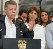 Santos recordó que Venezuela "fue muy generosa con Colombia" en décadas pasadas cuando millones de sus ciudadanos emigraron en busca de un futuro mejor. Presidencia