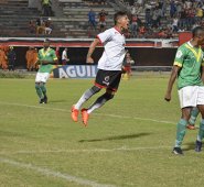El debutante Jefferson Solano marcó dos goles, anoche, en el triunfo del Cúcuta Deportivo contra el Deportes Quindío en el partido que se disputó en el estadio General Santander. Edisson Figueroa