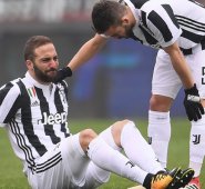 El 'Pipita' fu sustituido en la primera parte, tras dañarse el tobillo izquierdo. AFP