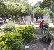El parque está convertido en espacio para el comercio informal, la prostitución, los robos, la venta y consumo de drogas. La Opinión