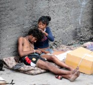 Este es el panorama en las calles, canales y algunos puentes en la ciudad, donde los indigentes abundan. Mario Caicedo