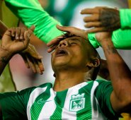 Momento en el que Vladimir Hernández celebra su gol ante Colo Colo. AFP