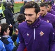 Astori, nacido el 7 de enero de 1987 en San Giovanni Bianco, en provincia de Bérgamo (norte), fue hallado muerto mientras se encontraba concentrado con el Fiorentina. AFP