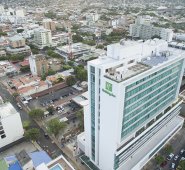La marca Holiday Inn fue la generadora del 66%, aproximadamente, de las nuevas habitaciones de la cadena Intercontinental Hotels Group (IHG) en el continente americano, en donde se contabilizaron 190 hoteles nuevos. Archivo de La Opinión