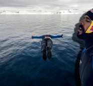 El colombiano Orlando Duque cumplió con varios saltos en la Antártida. Colprensa