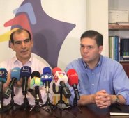 En el gobierno de Andrés Pastrana, Jorge Mario Eastman (izquierda) condujo las negociaciones con el Eln hasta su terminación en el 2001.  Colprensa