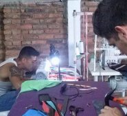 La voluntad para continuar elaborando productos de marroquinería, aún sin apoyo gubernamental, es una de las fortalezas del grupo. Cortesía