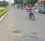 La malla vial de este barrio está deteriorada. Edinsson Figueroa
