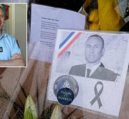 El teniente coronel francés Arnaud Beltrame fue asesinado después de cambiarse como rehén en el ataque y asedio en la ciudad de Trèves. AFP