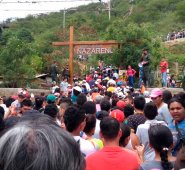 Miles de fieles subieron por turnos al Cerro Nazareno. Johan Castillo