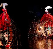 La compañía Ilotopie de Francia fue la encargada de cerrar la versión 2018, del Festival Iberoamericano de Teatro de Bogotá, en el parque Simón Bolívar. Colprensa