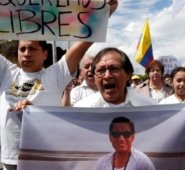 En Lima los familiares esperan hacer un plantón como los que han venido realizando en Ecuador.   Archivo AFP