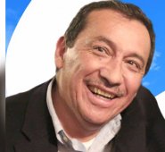 A Fernando Tamayo, la enfermedad le empezó a afectar desde el 2016, cuando tuvo que enfrentar sus primeras quimioterapias para paliarla.  Tomada de Twitter