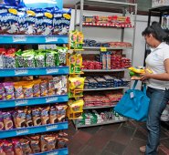 El supermercado tiene aproximadamente cuatro mil productos. Mario Caicedo