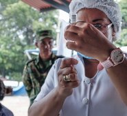 La vacunación es esencial para combatir estas y otras enfermedades. Colprensa