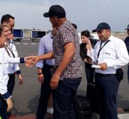 El actor llegó escoltado en caravana hasta el hotel Intercontinental en Bocagrande. Twitter