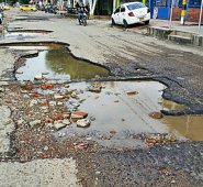 Los vecinos se quejan de que la Alcaldía haya abandonado esta zona comercial de la ciudadela Juan Atalaya. Cortesía