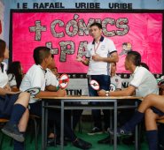 El maestro Eduardo Esteban Pérez tiene once años en la docencia, a pesar que se graduó como ingeniero mecánico, hoy hace lo que le apasiona enseñar a través de los proyectos escolares. Mario Franco