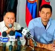 El gobernador William Villamizar y el secretario de Víctimas, Luis Fernando Niño, el día que dio a conocer a los medios la amenaza en su contra. Archivo
