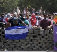 El Centro Nicaragüense de Derechos Humanos (Cenidh) dijo a la AFP que confirmó con las familias de las víctimas la muerte de 24 personas en las protestas, que estallaron el miércoles. AFP