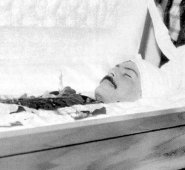 Carlos Pizarro fue asesinado el 26 de abril de 1990 posterior a la dejación de armas del M-19 y en el momento en donde se convertía en uno de los candidatos más fuertes del momento. Archivo La Opinión