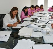 1,6 millones de pesos, el salario de un egresado. Archivo La Opinión
