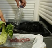 El biodigestor se alimenta con los residuos de casa, a los que se les agrega agua. Internet