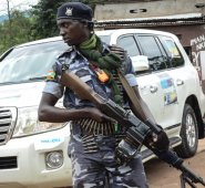 Burundi celebra el 17 de mayo un polémico referéndum constitucional que podría permitir al presidente Pierre Nkurunziza, de 54 años y en el cargo desde 2005, mantenerse en el poder hasta 2034. AFP