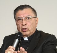 La Iglesia acata y pide respeto por las órdenes judiciales en el ámbito nacional e internacional y las investigaciones que se adelantan en el caso del líder de las Farc, señaló monseñor Urbina. Colprensa