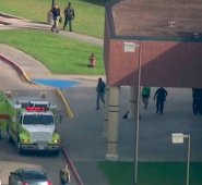 Testigos dijeron que los estudiantes habían abandonado el lugar en estado de pánico. AFP