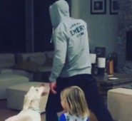 La cantante Miley Cyrus, es la novia de Liam Hemsworth, hermano del actor. Captura video Instagram