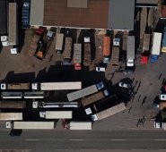 Vista aérea de los camioneros brasileños bloqueando la carretera BR-262 con sus camiones, durante el quinto día de huelga. AFP