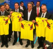 Candidatos y camisetas. Colprensa