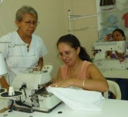 Las hermanas Adoratrices de Cúcuta dictan capacitaciones por un año para vincular laboralmente a las mujeres de los barrios de La Libertad. Cortesía