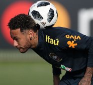 El presidente del club parisino dijo estar seguro de que N.10 continuará en el PSG. AFP