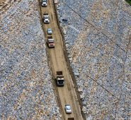 El equipo se concentra en la filtración de agua en la presa.  Juan Antonio Sánchez